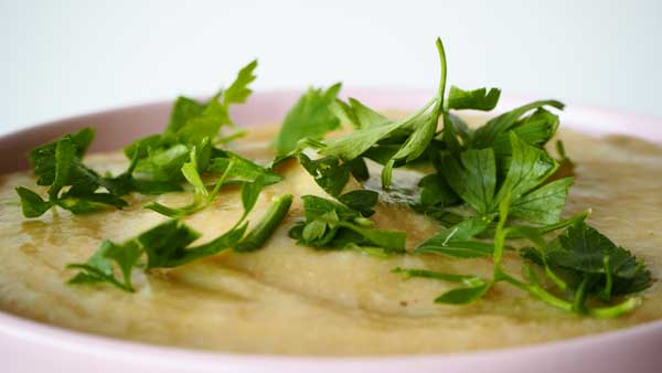 Crema vegana de coliflor y puerros